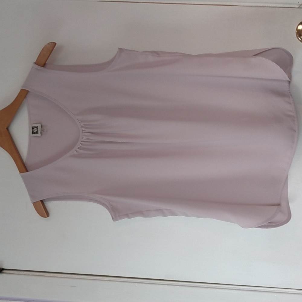 Lightweight Shell Top by Anne Klein, Size Medium, Gently Used. Light Lilac.